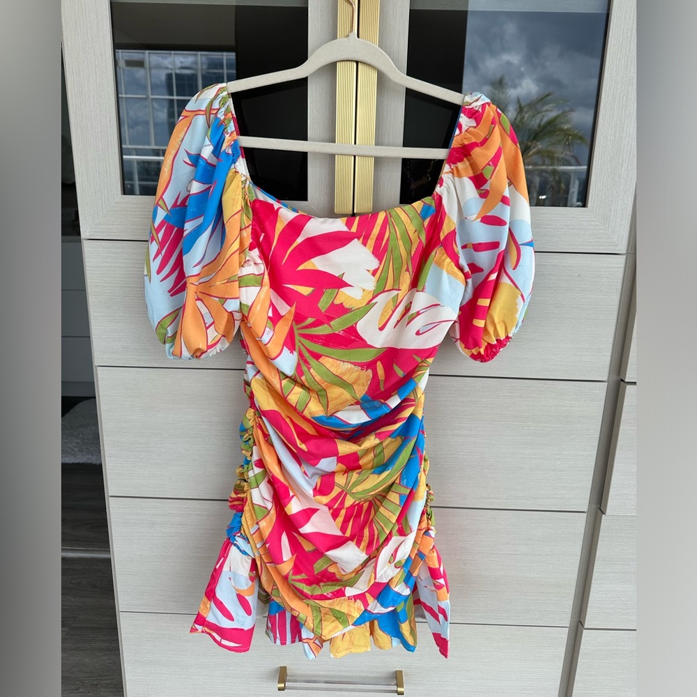 Flying Tomato Ruched Puffed Sleeve Tropical Mini Dress
Size S